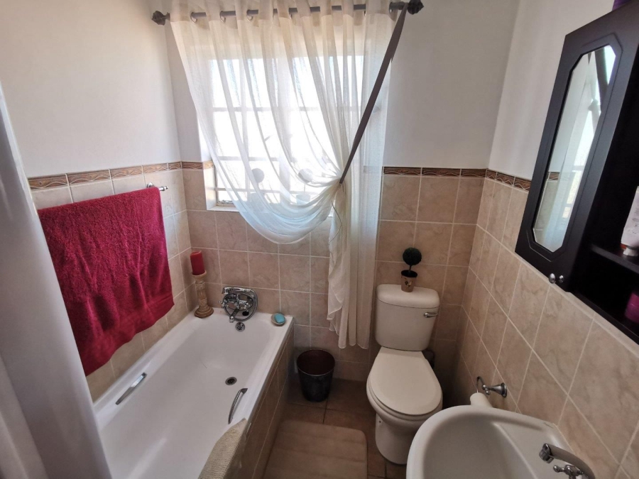 3 Bedroom Property for Sale in Van Der Hoff Park North West